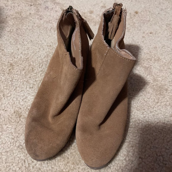 Tan low heeled booties - Picture 2 of 2